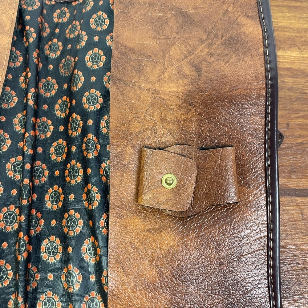 Brown Vintage Swank Vinyl Coin Holder/Multi-Use Buckle Wallet GUC - Picture 11 of 15